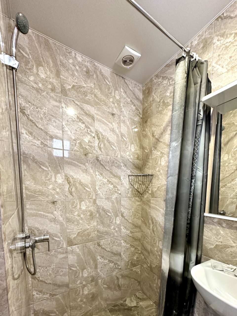 Трехместный (Комфорт с двуспальной кроватью и креслом-кроватью), Гостевой дом Мантарини