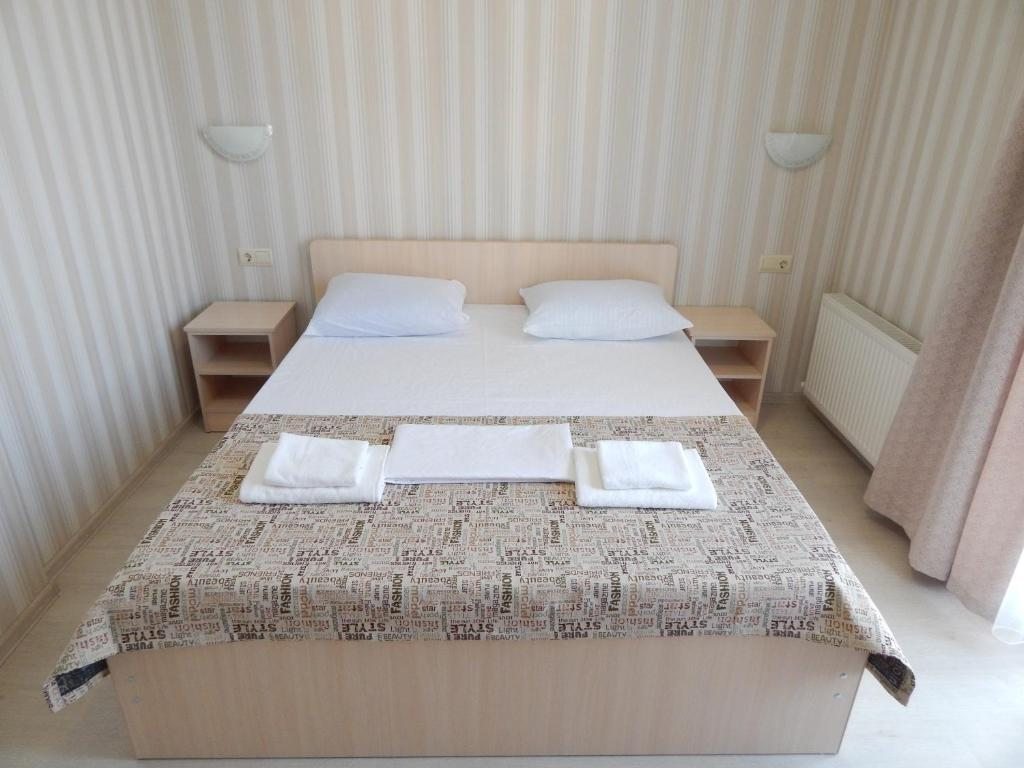 Двухместный (Комфорт с двуспальной кроватью) мини-отеля Мантарини, Адлер