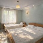 Трехместный (Улучшенный трехместный номер), Отель Пионер