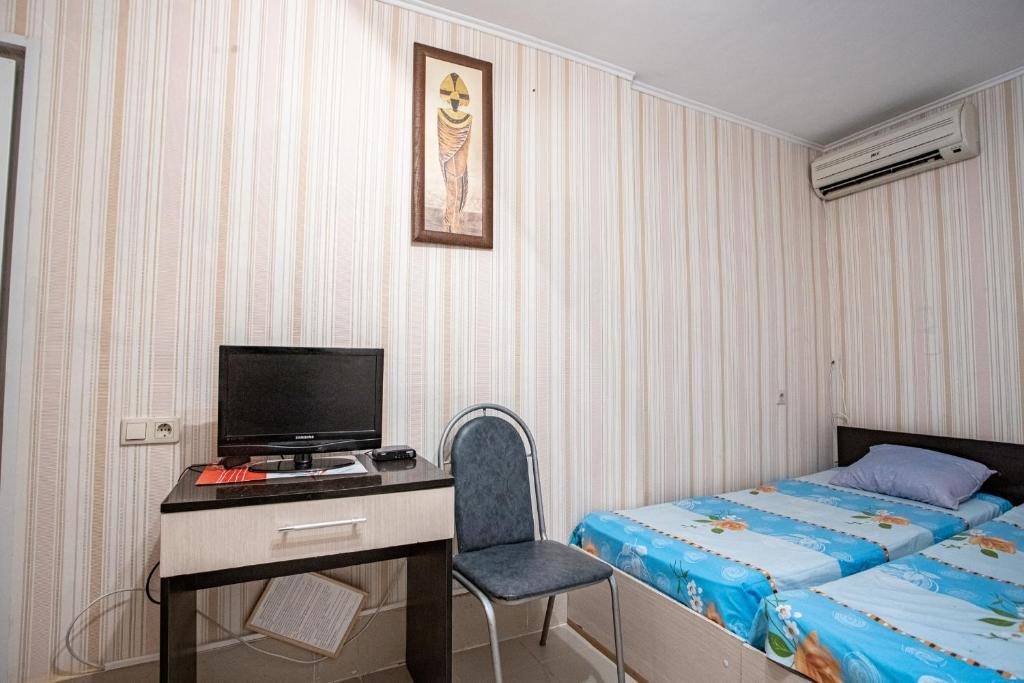 Трехместный (Трехместный номер эконом-класса без окон) гостевого дома Эллинг на Азовской, Лоо