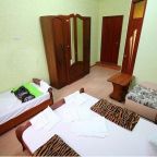 Сьюит (Улучшенный трехместный номер), Гостевой дом Аида на Фермерском