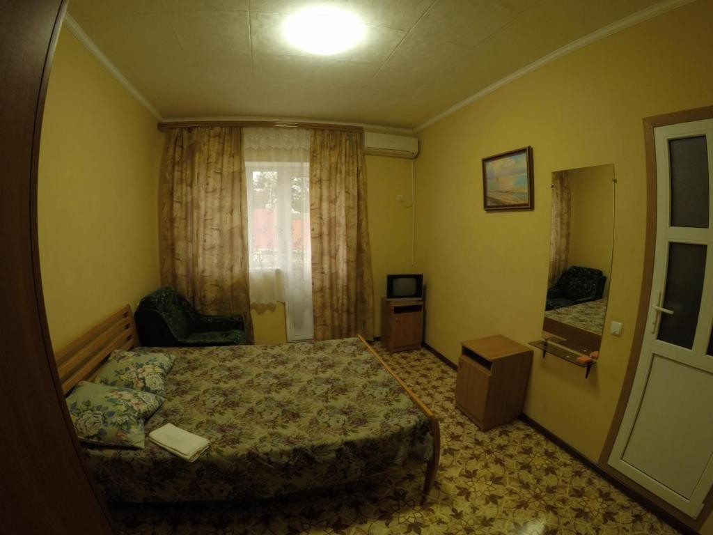 Двухместный (Двухместный номер с 1 кроватью и собственной ванной комнатой) гостевого дома Катерина Плюс, Сочи