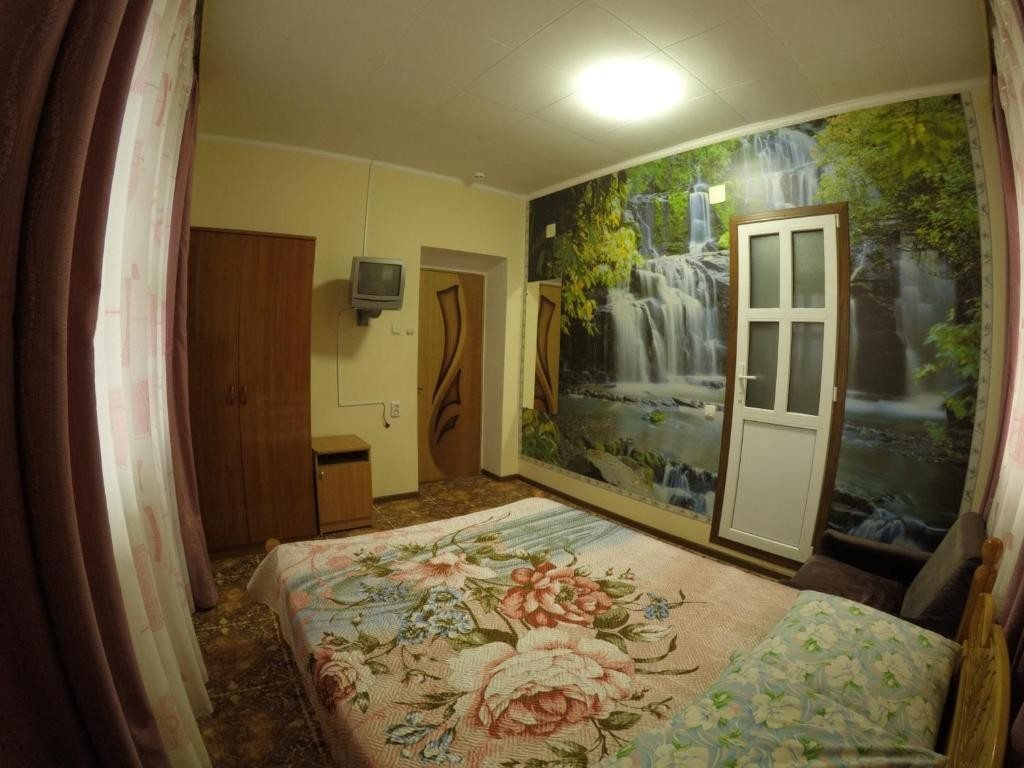 Двухместный (Двухместный номер с 1 кроватью и собственной ванной комнатой) гостевого дома Катерина Плюс, Сочи