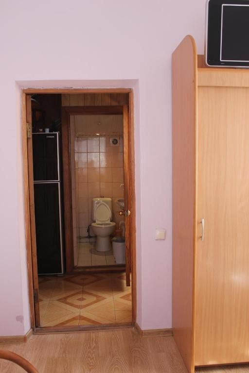 Семейный (Семейный номер с общей ванной комнатой) гостевого дома Лилия, Сочи