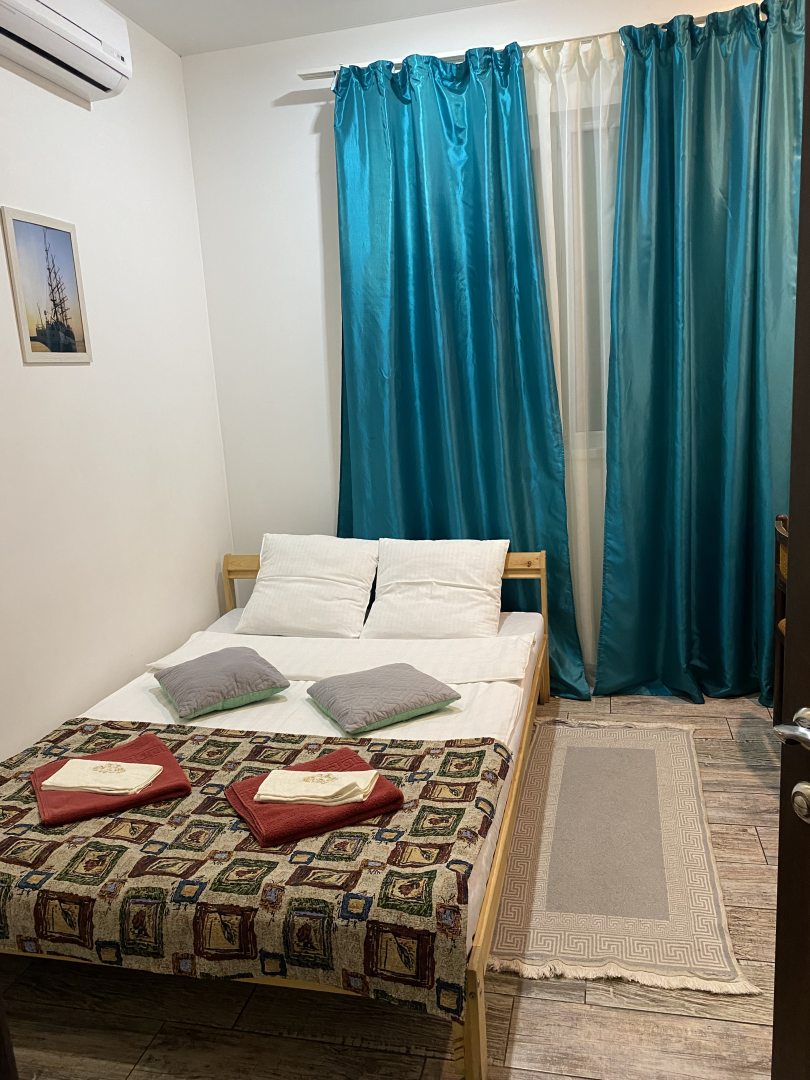 Двухместный (Бюджетный  двухместный номер с 1 кроватью (БЕЗ ОКНА)Соседствует с баром) отеля Моё Море, Сочи