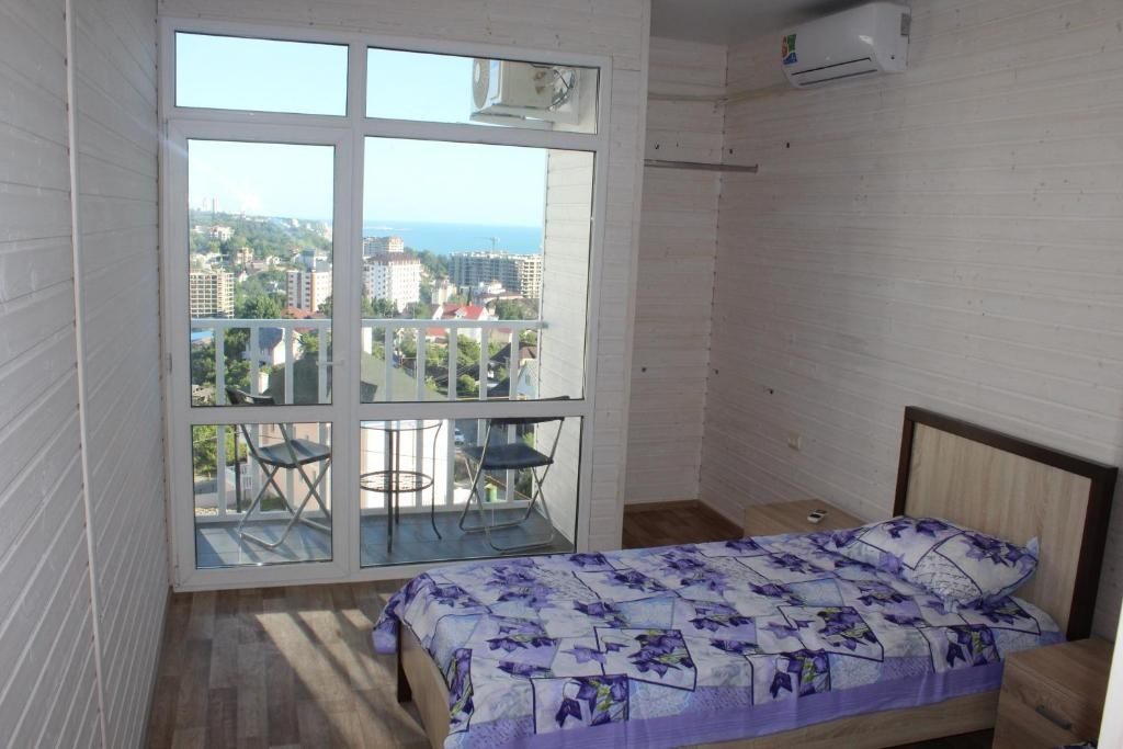 Двухместный (Улучшенный двухместный номер с 2 отдельными кроватями и балконом с видом на море) гостевого дома На Ландышевой, Сочи