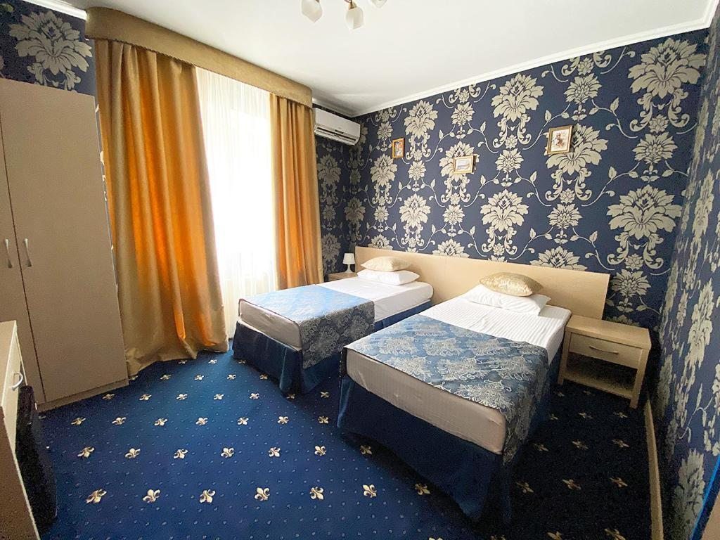 Двухместный (Двухместный номер с 1 кроватью или 2 отдельными кроватями и собственной внешней ванной комнатой) отеля Олимпия на Островского, Сочи