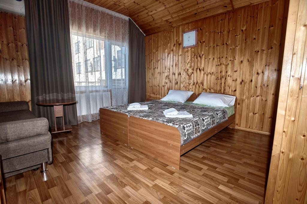 Двухместный (Двухместный номер с 2 отдельными кроватями и балконом.), Гостевой дом Звезда