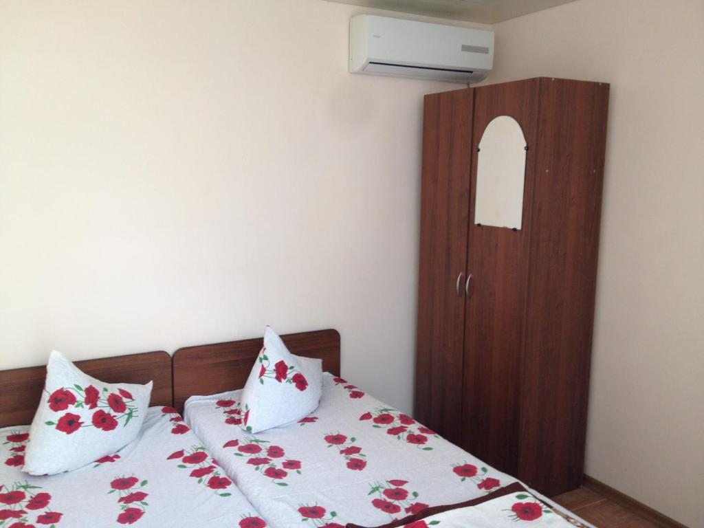 Двухместный (Двухместный номер с 2 отдельными кроватями), Гостевой дом Изумруд