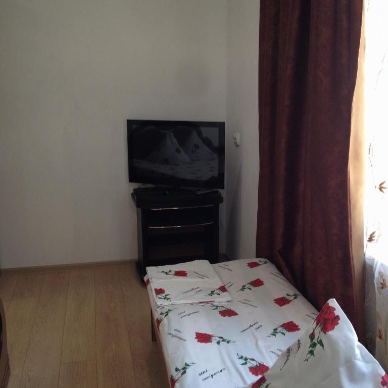 Трехместный (Трехместный номер с душем), Гостевой дом Изумруд