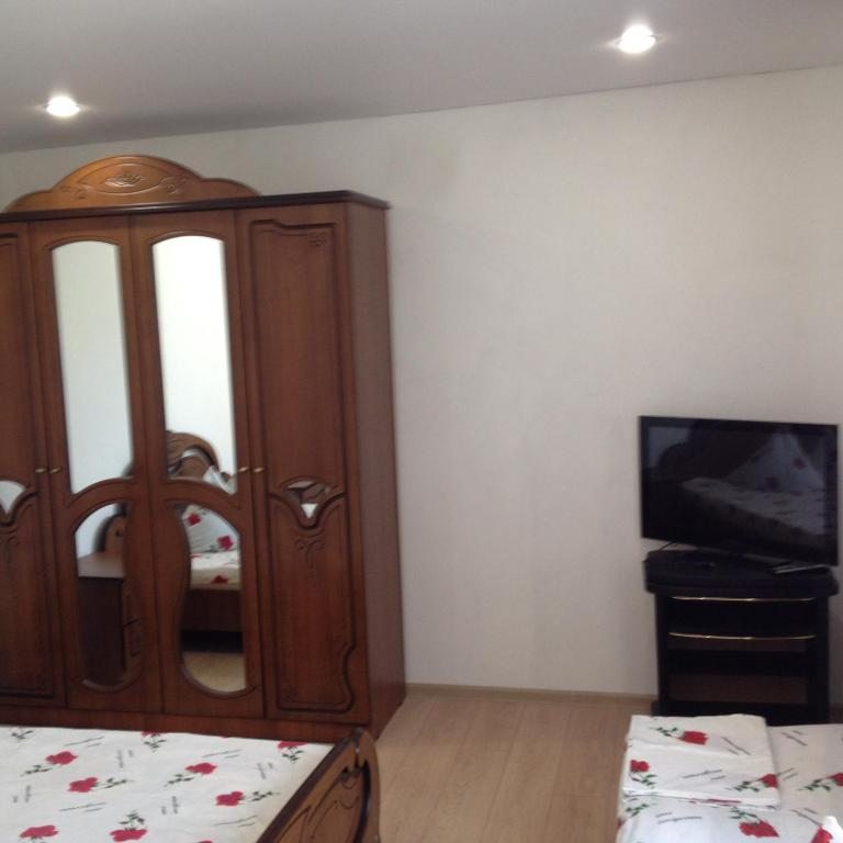 Трехместный (Трехместный номер с душем), Гостевой дом Изумруд