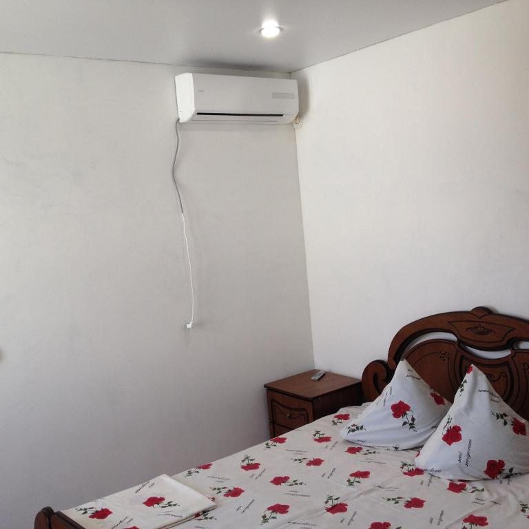 Трехместный (Трехместный номер с душем), Гостевой дом Изумруд