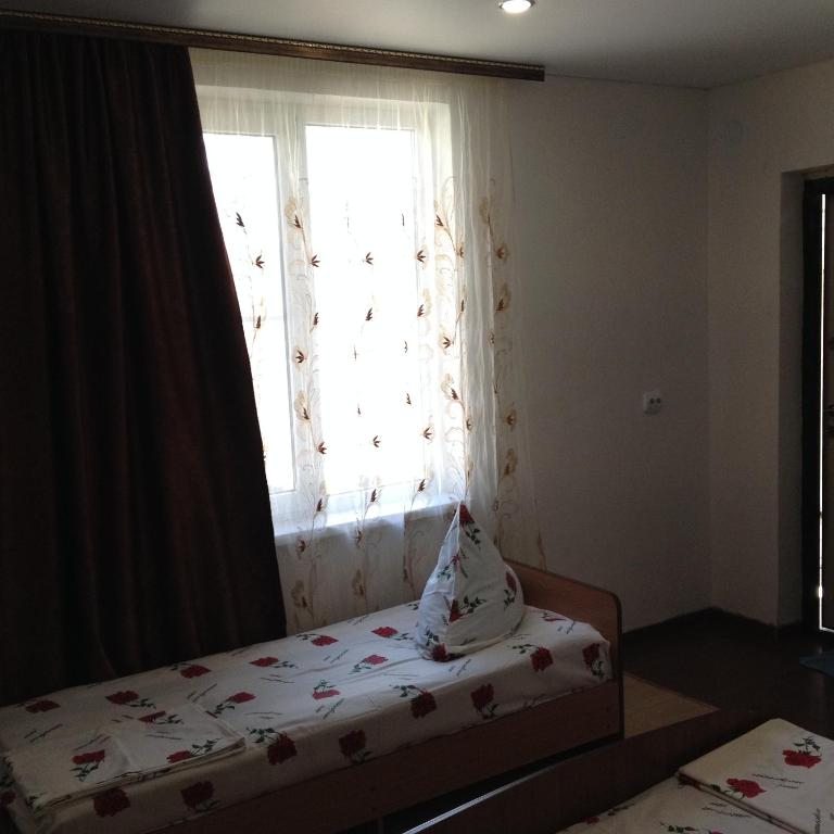 Трехместный (Трехместный номер с душем), Гостевой дом Изумруд