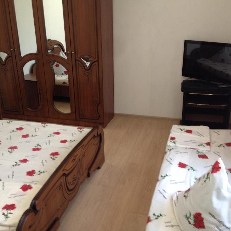 Трехместный (Трехместный номер с душем), Гостевой дом Изумруд