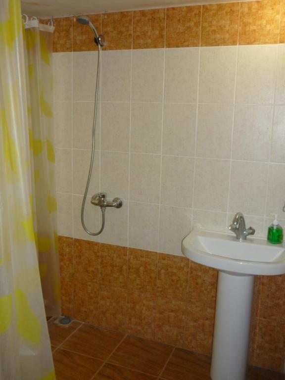 Двухместный (Двухместный номер с 2 отдельными кроватями и душем), Гостевой дом Изумруд