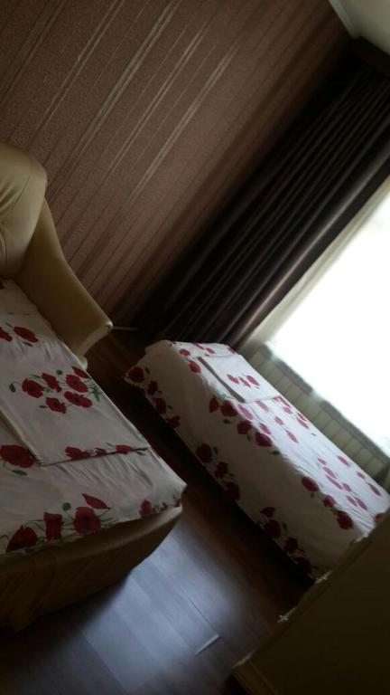 Апартаменты (Апартаменты), Гостевой дом Изумруд