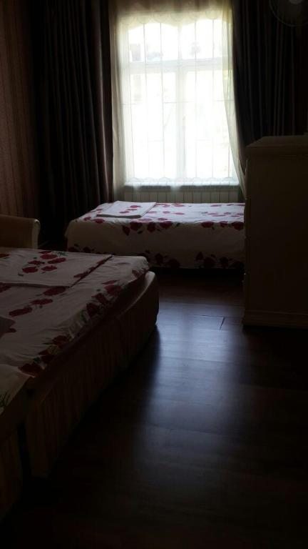 Апартаменты (Апартаменты), Гостевой дом Изумруд