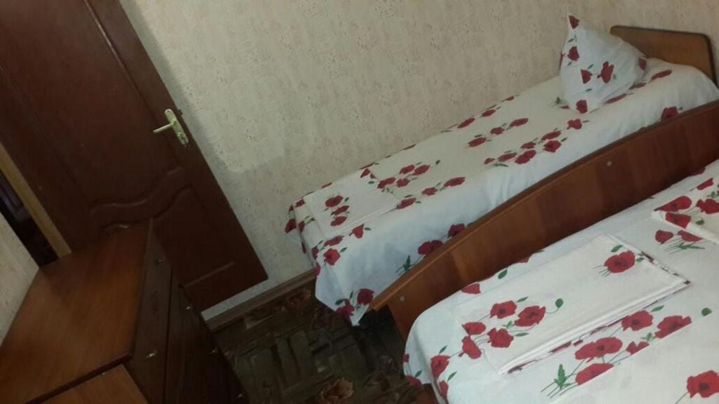 Апартаменты (Апартаменты), Гостевой дом Изумруд