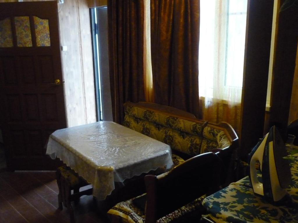 Апартаменты (Апартаменты), Гостевой дом Изумруд