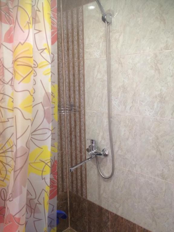 Трехместный (Трехместный номер с собственной ванной комнатой), Гостевой дом Изумруд