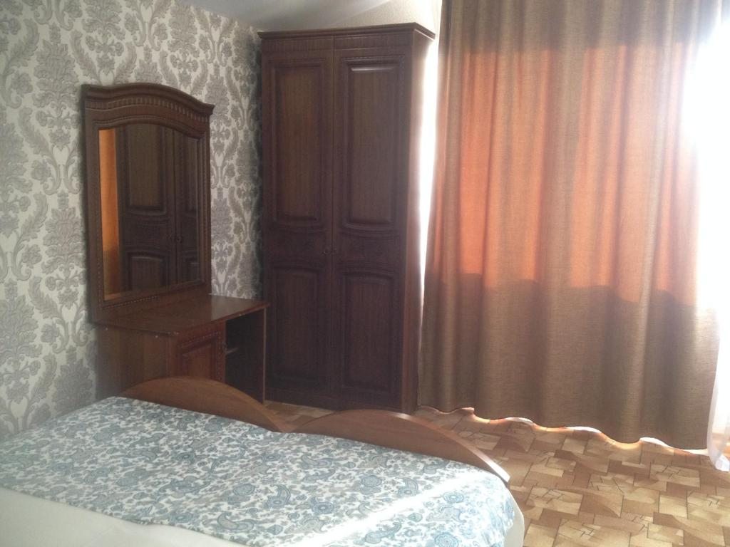 Трехместный (Трехместный номер с собственной ванной комнатой), Гостевой дом Изумруд