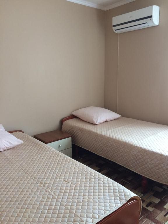 Двухместный (Двухместный номер с 2 отдельными кроватями и душем) гостевого дома Амигос, Анапа