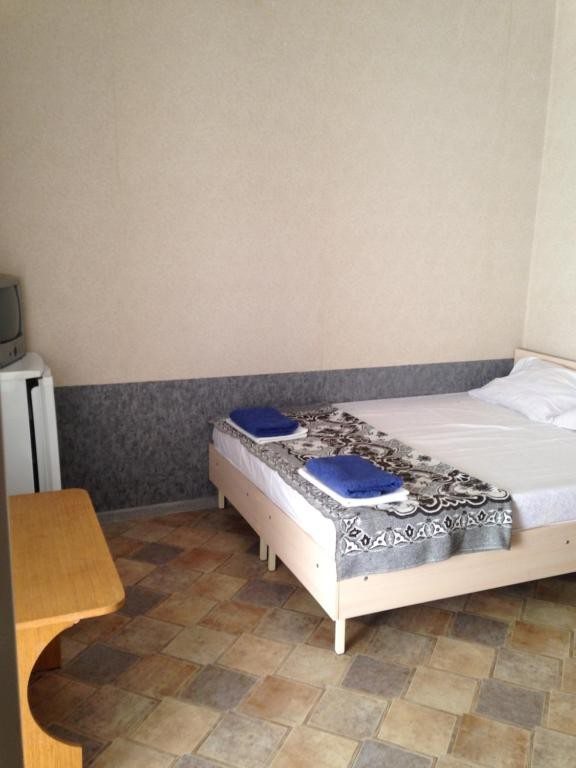 Трехместный (Трехместный номер с собственной ванной комнатой) гостевого дома Комсомольский, Анапа