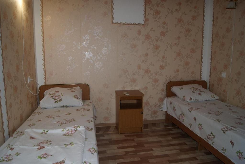 Трехместный (Трехместный номер с ванной комнатой) гостевого дома Апельсин, Вардане
