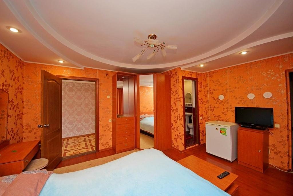 Двухместный (Двухместный номер Делюкс с 1 кроватью и ванной) гостевого дома Nodari, Анапа
