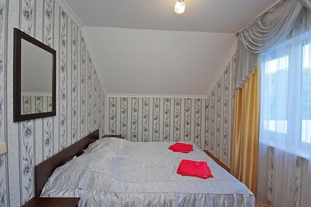 Двухместный (Стандартный двухместный номер с 2 отдельными кроватями) гостевого дома Nodari, Анапа