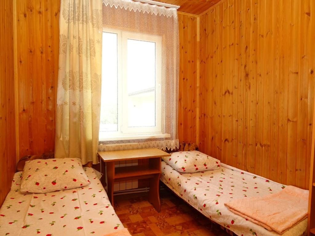 Двухместный (Двухместный номер с 2 отдельными кроватями и общей ванной комнатой) гостевого дома Маринка, Адлер