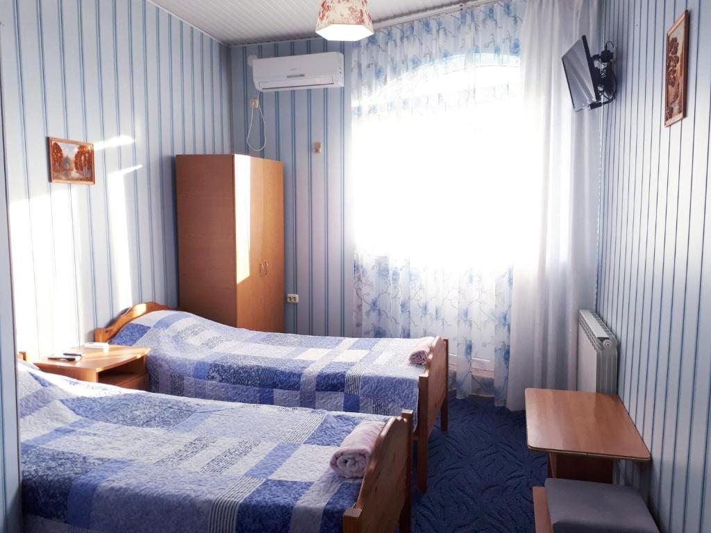 Двухместный (Двухместный номер с 2 отдельными кроватями и балконом.) гостевого дома На Крымской, Анапа
