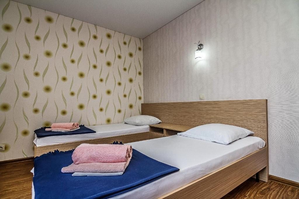 Двухместный (Двухместный номер с 2 отдельными кроватями и общей ванной комнатой) гостевого дома Фламенко, Вардане