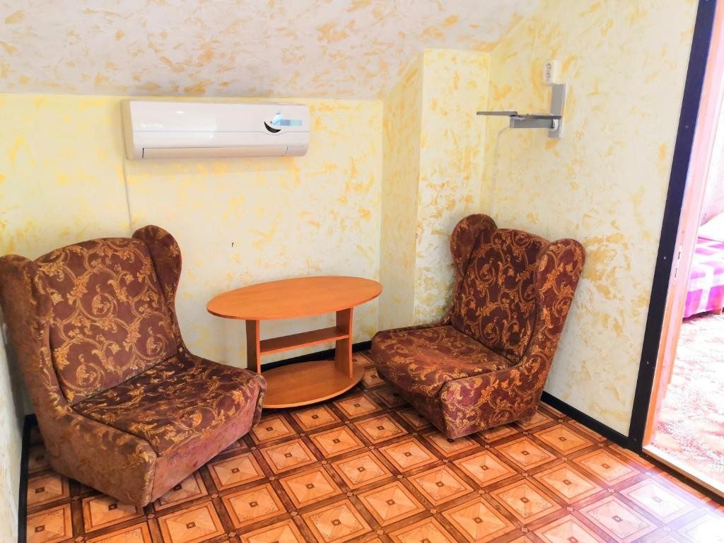 Двухместный (Двухместный номер эконом-класса с 2 отдельными кроватями) гостевого дома Комфорт, Лоо