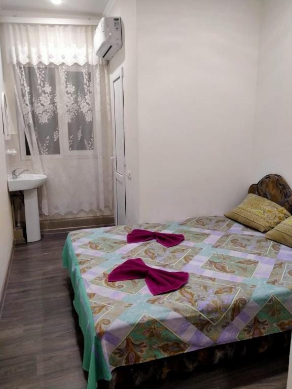 Двухместный (Двухместный номер с 2 отдельными кроватями и душем) гостевого дома Апельсин, Лоо