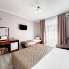 Четырехместный (Комфорт с балконом и видом во двор), Гостевой дом Ренессанс