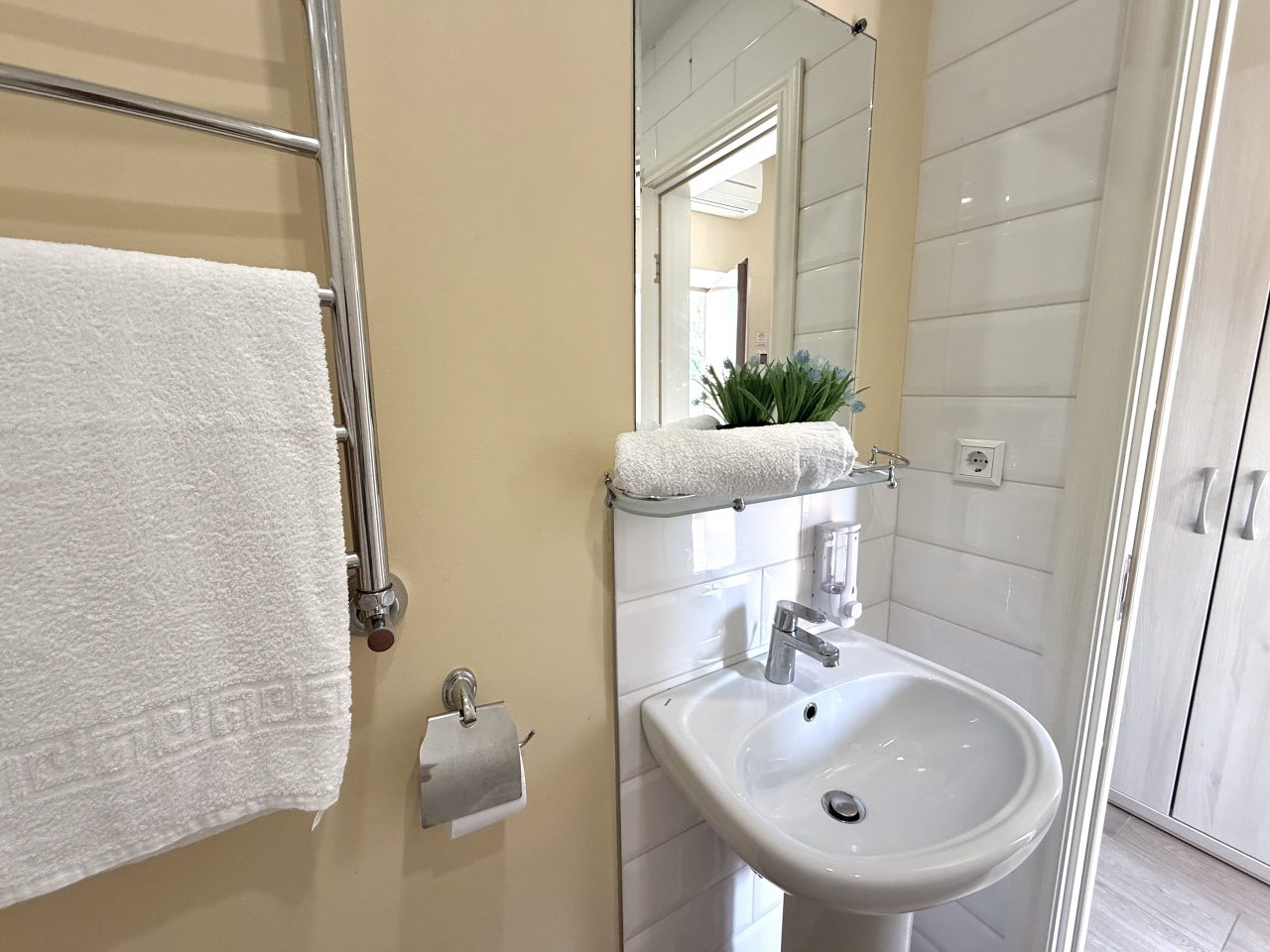 Трехместный (Трехместный комфорт с балконом), Гостевой дом Коралловый Риф