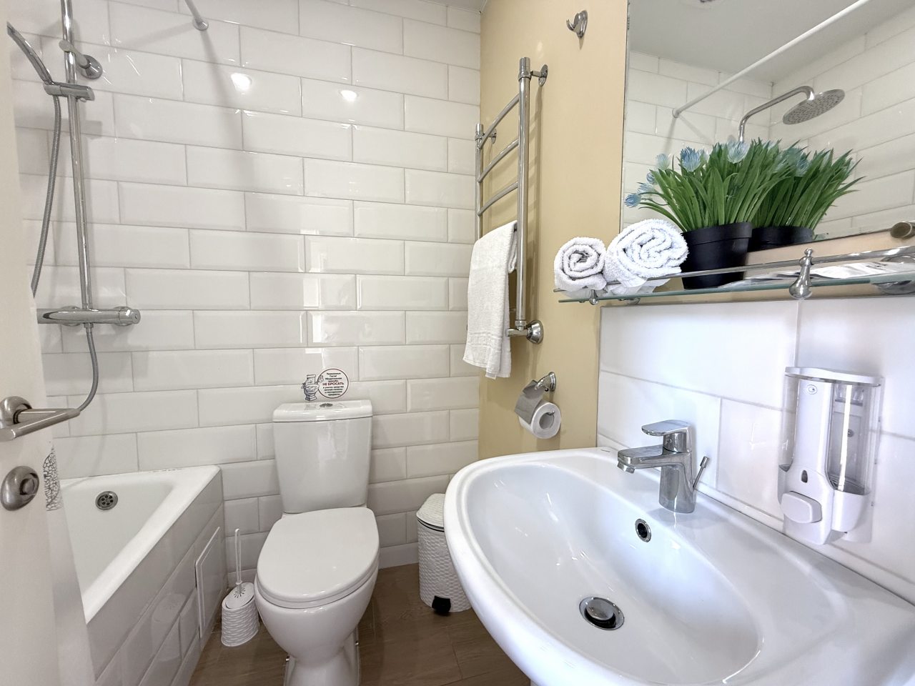 Трехместный (Трехместный комфорт с балконом), Гостевой дом Коралловый Риф