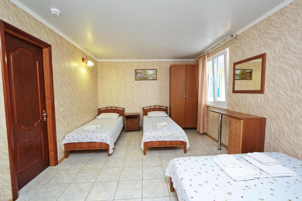 Двухместный (Стандартный двухместный номер с 2 отдельными кроватями) гостевого дома Мария, Кабардинка