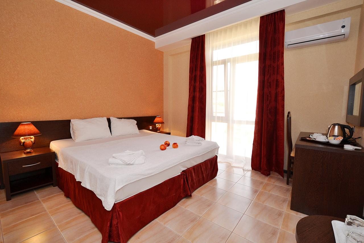 Двухместный (Двухместный номер с  2-х спальной кроватью) гостевого дома Acropolis Palace, Кабардинка