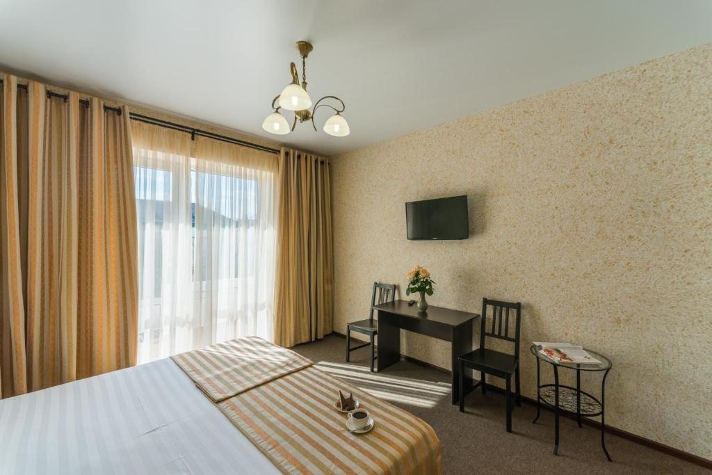 Двухместный (Стандартный двухместный номер с 1 кроватью или 2 отдельными кроватями) мини-гостиницы Платан, Кабардинка