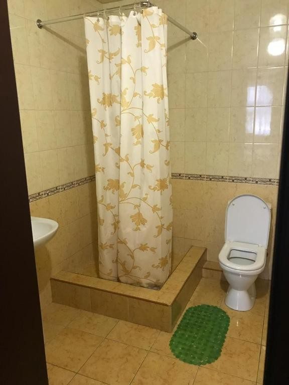 Трехместный (Трехместный номер с собственной ванной комнатой вне номера) гостевого дома У Гаяне, Кабардинка