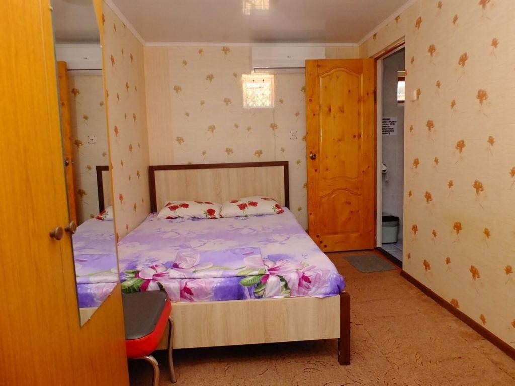 Двухместный (Двухместный номер Делюкс с 1 кроватью (для 1 взрослого и 2 детей)) гостевого дома У Михаила, Кабардинка