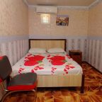 Двухместный (Двухместный номер Делюкс с 1 кроватью (для 1 взрослого и 2 детей)), Гостевой дом У Михаила
