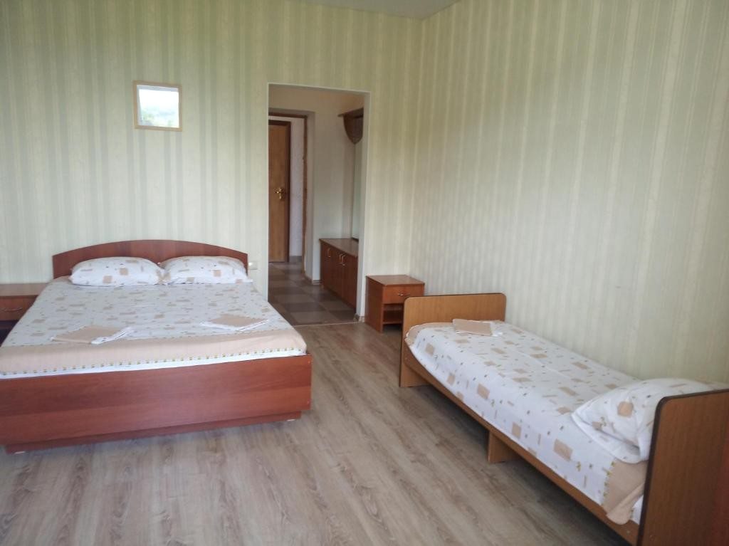 Трехместный (Трехместный номер с ванной комнатой) гостевого дома Уютный, Кабардинка