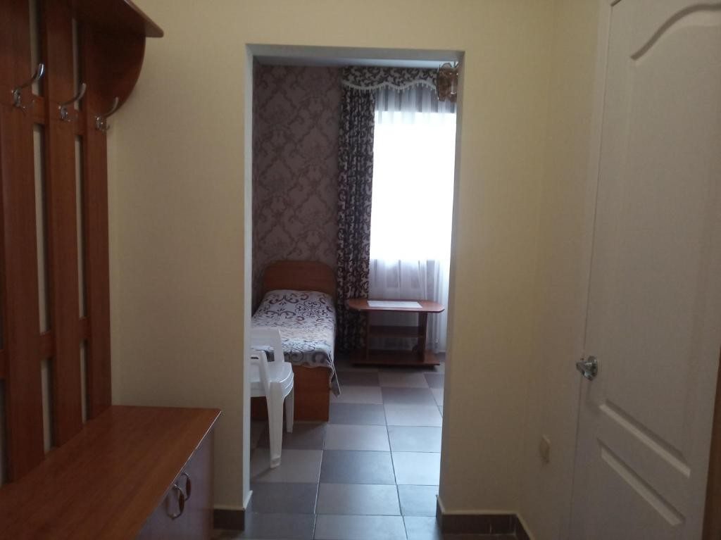 Двухместный (Двухместный номер с 1 кроватью или 2 отдельными кроватями и балконом) гостевого дома Уютный, Кабардинка
