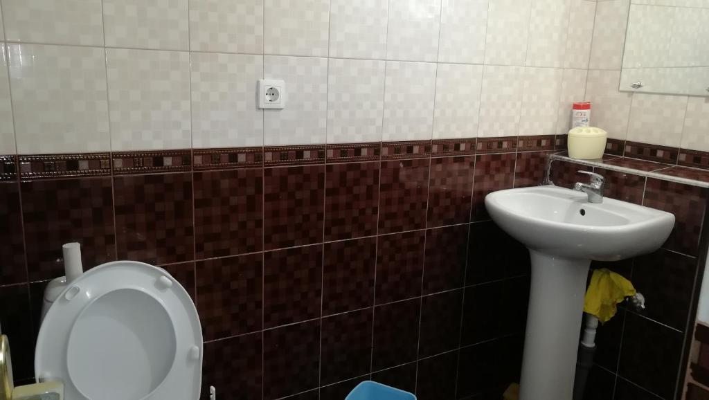 Трехместный (Бюджетный трехместный номер), Гостевой дом Эмилия