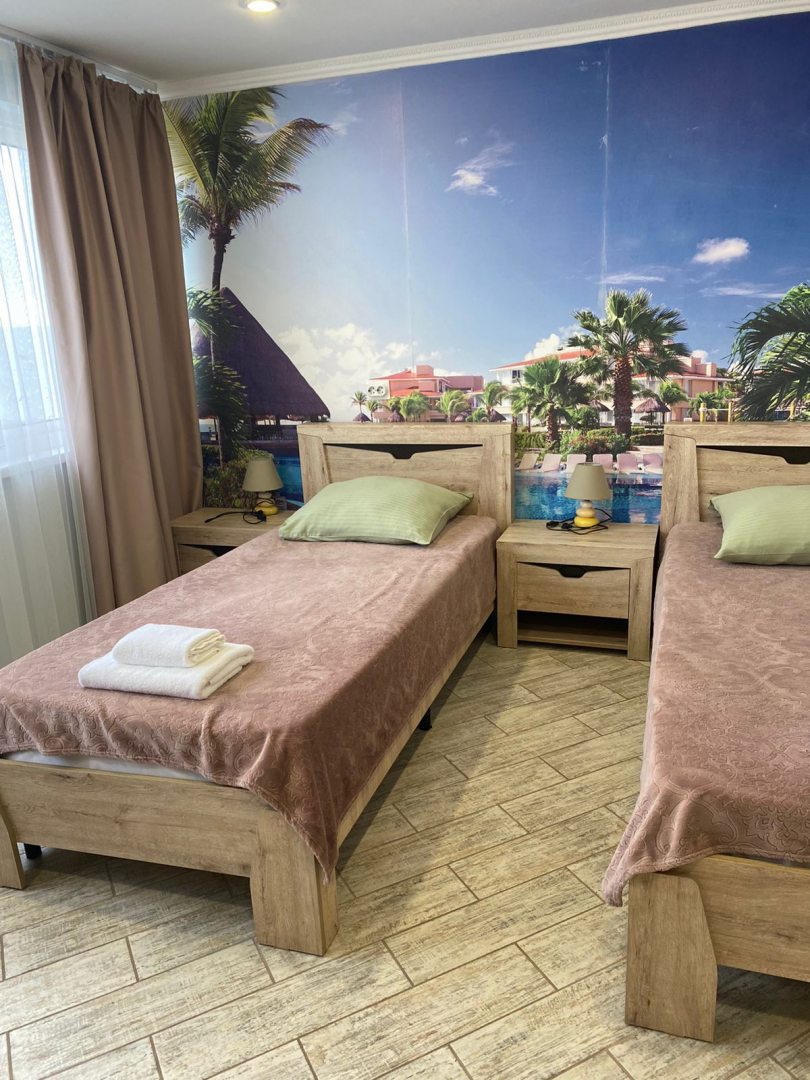 Двухместный (Двухместный номер с видом на море и 2 отдельными кроватями) отеля Вокруг Света, Адлер