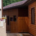 Своя ухоженная территория, Отель Village House