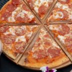 Своя ухоженная территория, Отель Village House